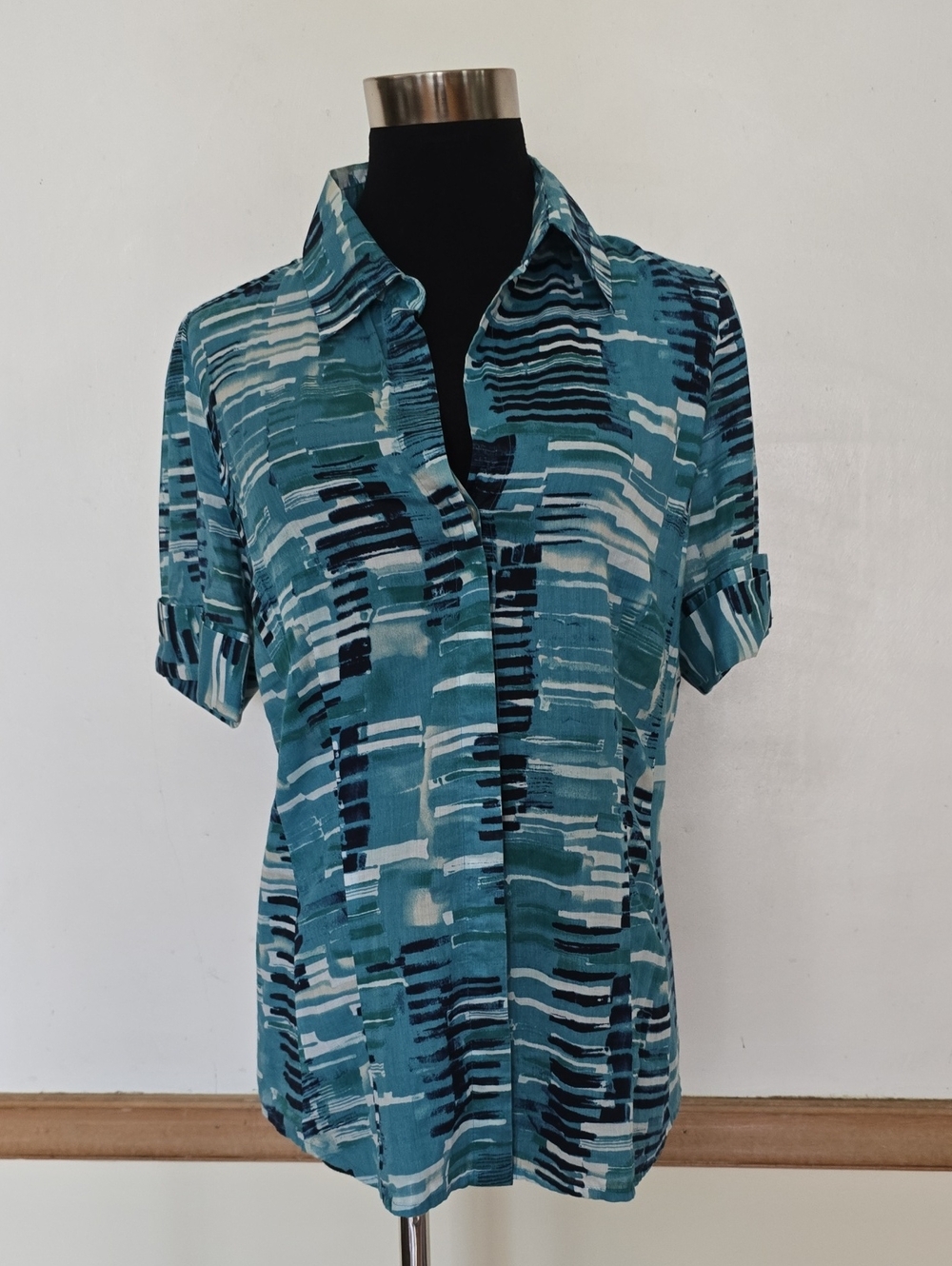 Ann Taylor Teal Blue Patterned Short Sleeve Blouse Size 12 P